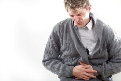 Schmerzen im Unterleib bei einem Mann mit Prostatitis